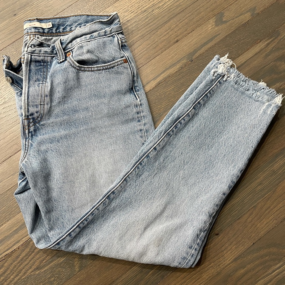 Levi’s wedgie style jeans